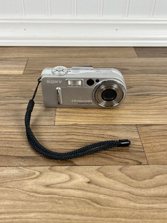 Sony Other - Sony Cyber-shot DSC-P9 4.0MP Digital Camera - Silver No Charger